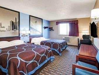 Super 8 By Wyndham Roseville/Detroit Area Room photo