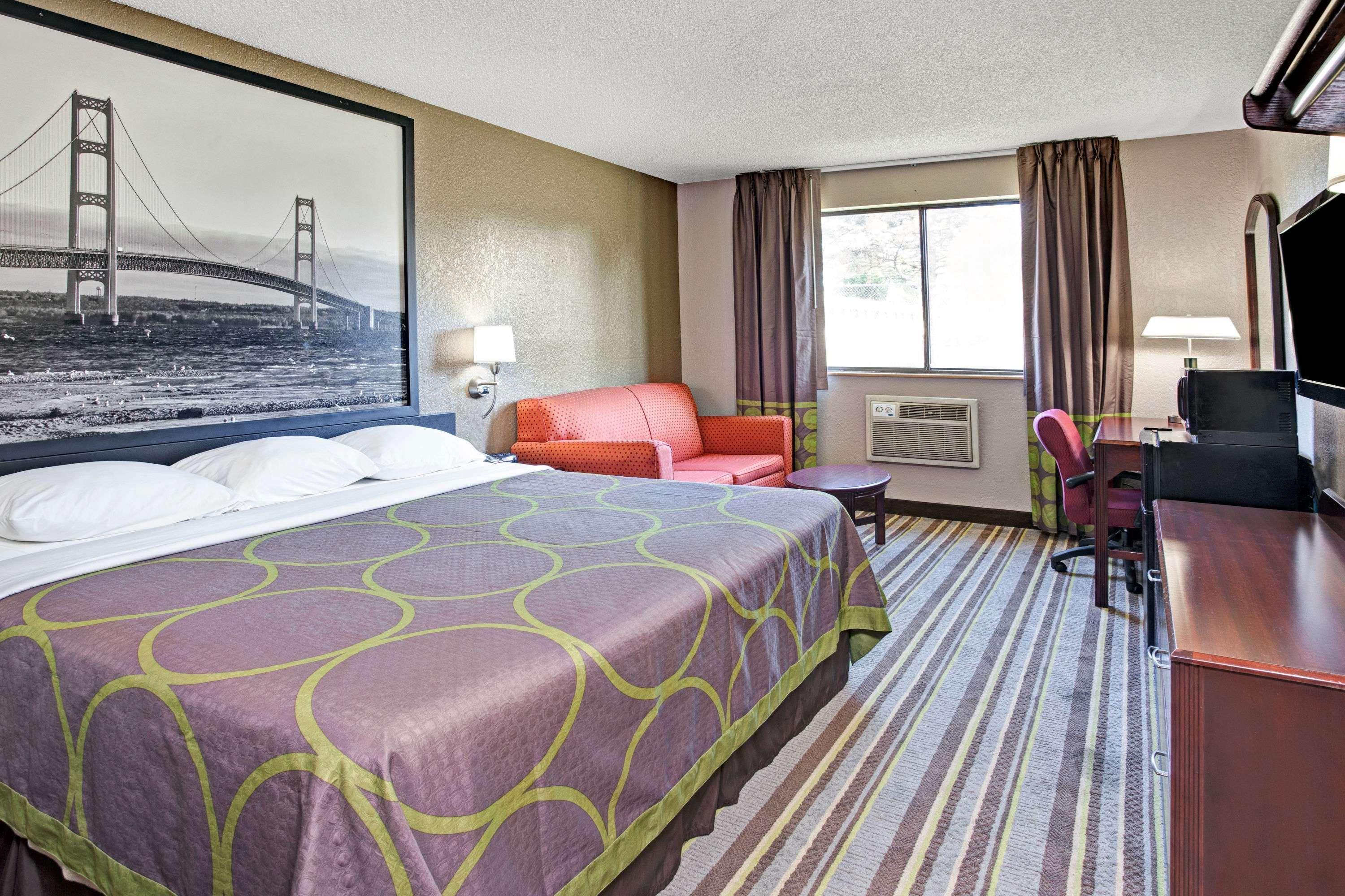 Super 8 By Wyndham Roseville/Detroit Area Exterior photo