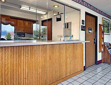 Super 8 By Wyndham Roseville/Detroit Area Interior photo