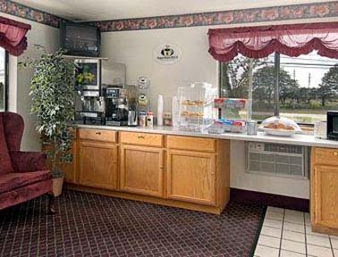 Super 8 By Wyndham Roseville/Detroit Area Restaurant photo